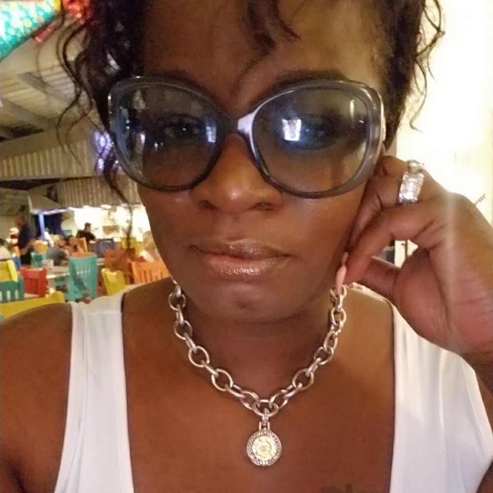 Meet your Posher, Yahari